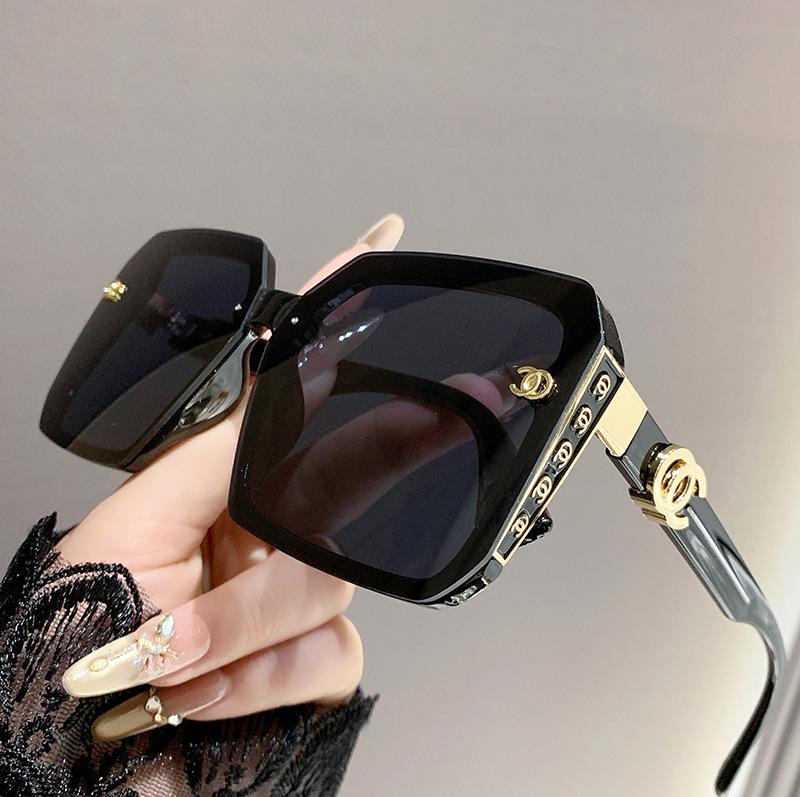 

Високоякісні поляризовані жіночі модні сонцезахисні окуляри - Класичні, Стильні, Захист від УФ-променів Polarized + Polarized Card чорний