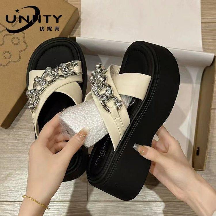 Rhinestone one-word slippers for women's summer wear 2025 new small man height increase thick bottom fashion beach cool slippers for women