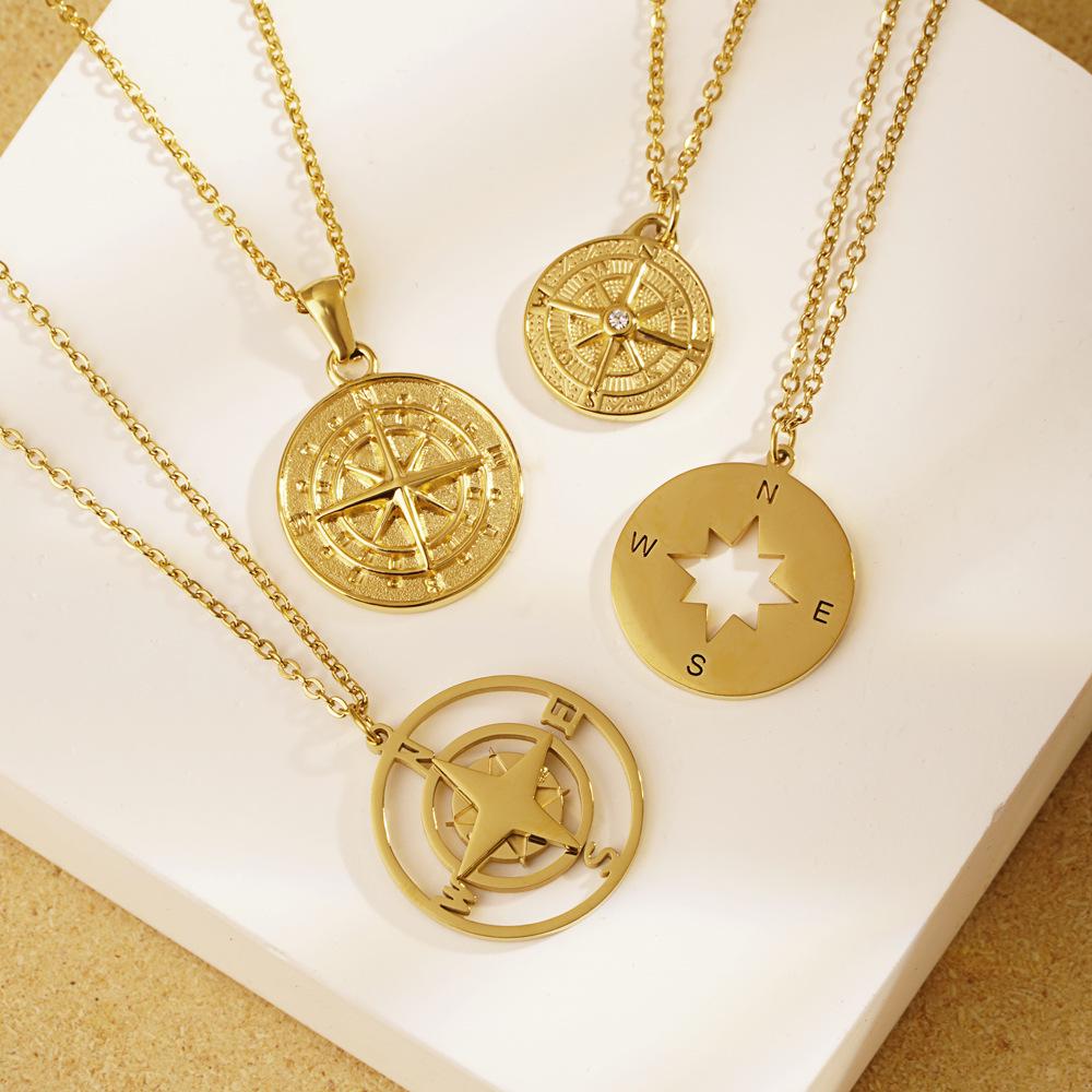 Minimalist Titanium Steel Compass Necklace: Versatile Unisex Pendant on a Short Stainless Steel Clavicle Chain