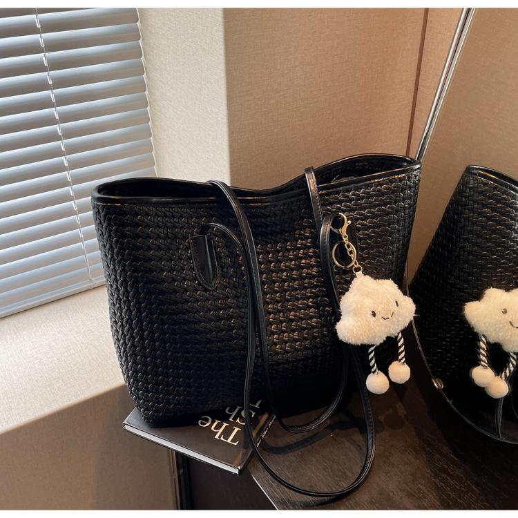 

Повседневная сумка для поездок на работу, женская, большой вместимости, новая, осень-зима 2024, универсальная ретро-сумка через плечо, модная сумка-тоут