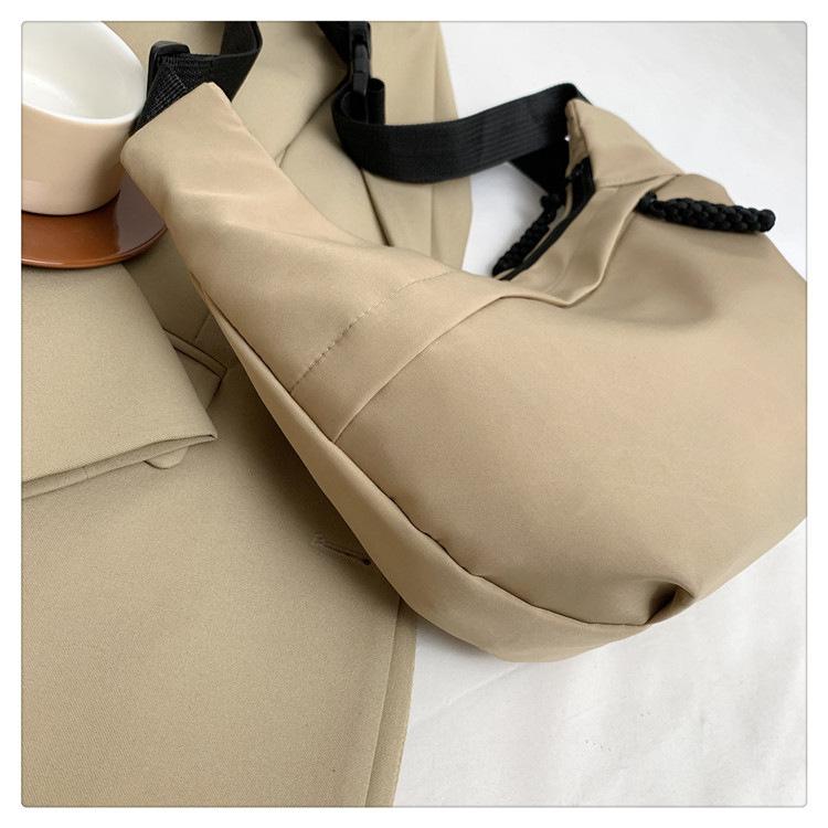 Literarische Nylon-Knödel-Tasche große Kapazität neue Mode Pendler-Umhängetasche trendige einfarbige Schultertasche Damentasche