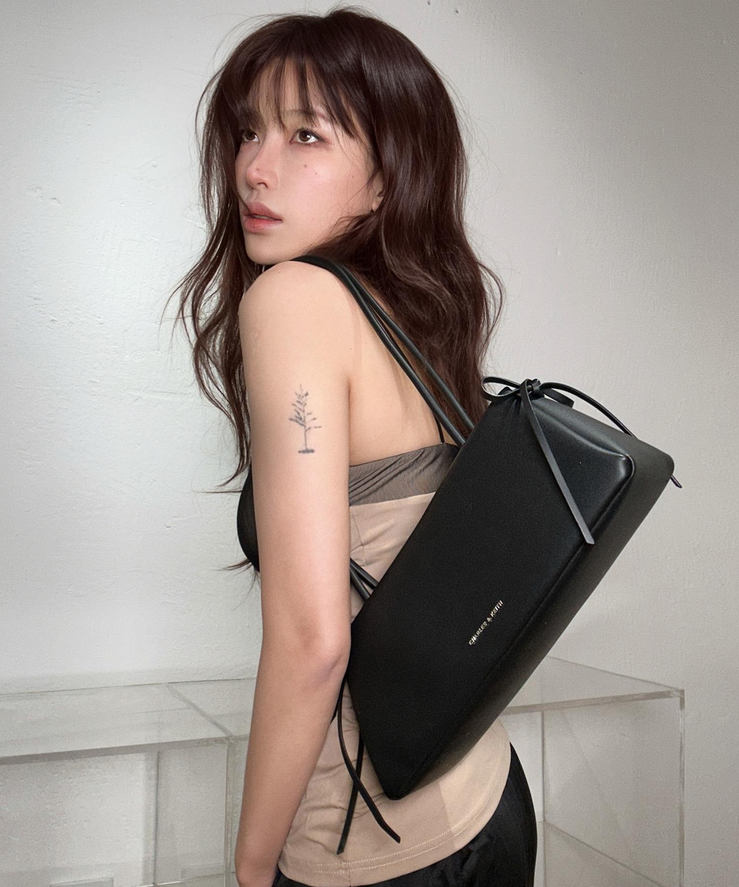 Charles & Keith Hazel Bantele Pagarināta