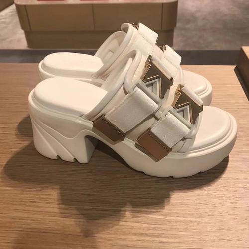 Nová platforma Pantofle Sandály Žena Kov Pantofle s tlustou podrážkou Ženy Robustní Skluzavky Léto Neformální Plážové Skluzavky Zapatos Mujer