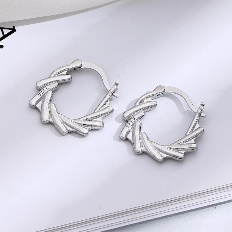 Design Sense Whirlwind Unique Earrings Personalized Design Fashionable Baroque Rotating Ear Buckle Cross-Border Hot-Selling Women