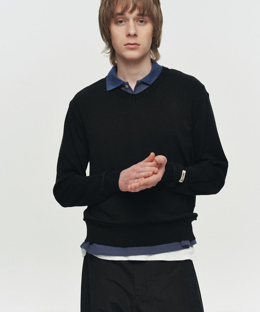 Hoite Niel Cotton V-Neck Knit (Black)