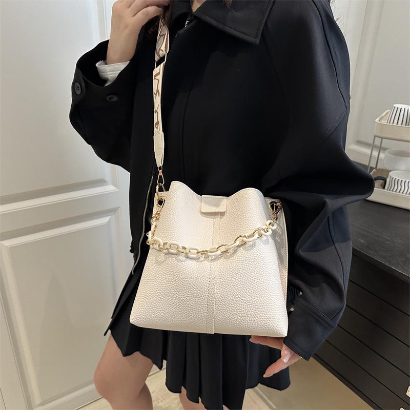 

Trendy 2025 High-End Niche Women s Crossbody Bag 23x11.5x21.5cm білий