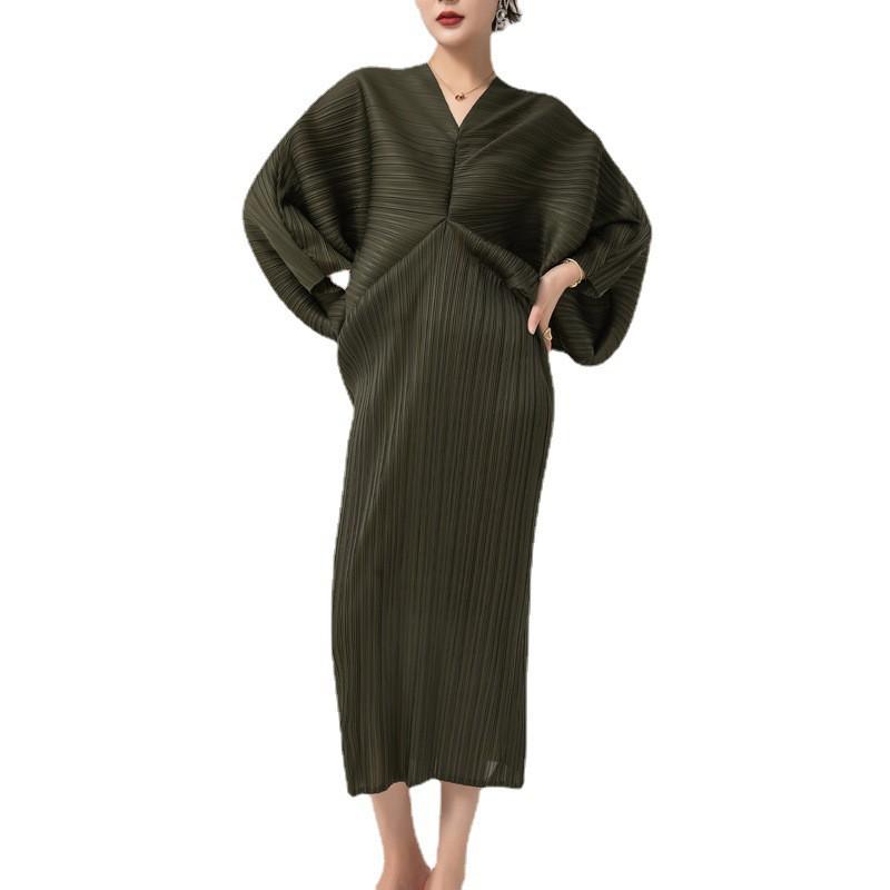 Elegant Pleated Midi Dress With Batwing Sleeves V-Neck Slim Fit Office Wear