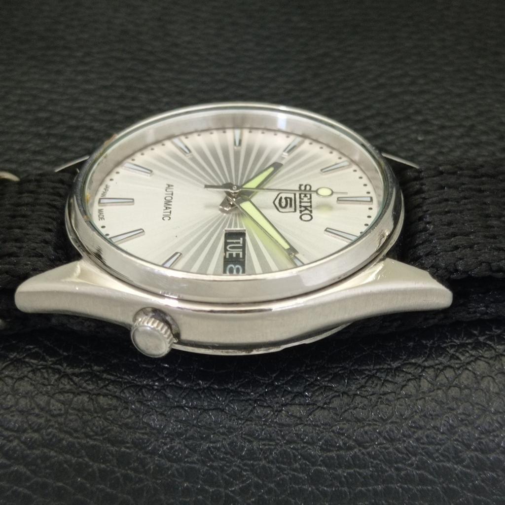 VINTAGE SEIKO 5 AUTOMATIC JAPAN 7009A MENS SILVER COLOR DIAL WATCH a701291-5 R206a-a701291