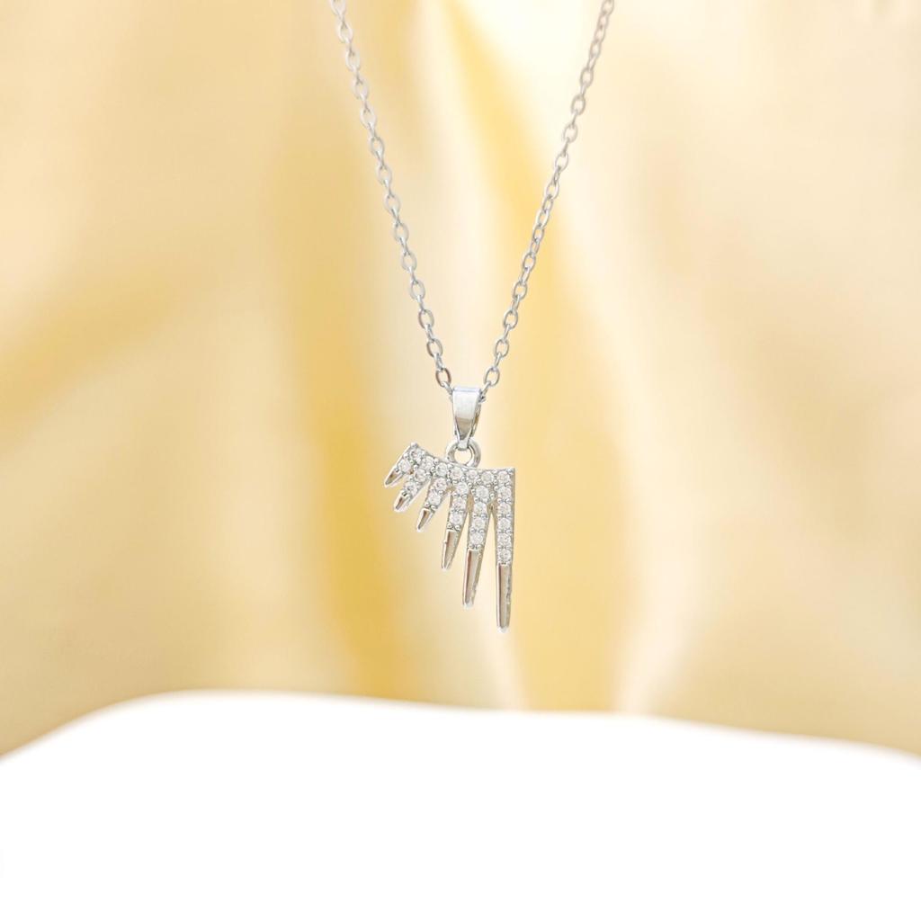 High-End Angel Wings Necklace: Luxury Women's Fashion Clavicle Chain with Versatile Design