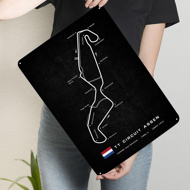 

Постер ТТ Ассен Гоночные трассы Металлическая табличка Мужская пещера Настраиваемые трассы Ф1 Таблички для украшения дома, комнаты Настенное искусство 20x30cm（7.8x11.8inch）