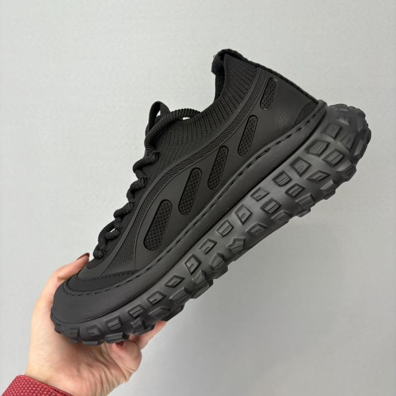 Neue Herrenschuhe - Atmungsaktive Schuhe für Freizeit, Sport und Laufen, mit weichen Sohlen.