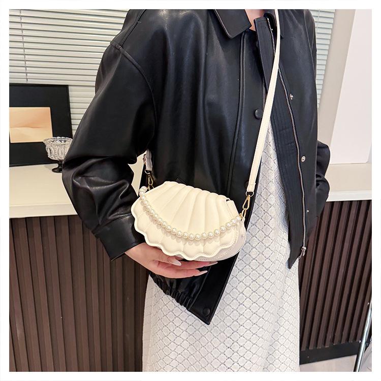 Women's Faux Leather Shell Shaped Shoulder Bag Fashion Pearl Chain Crossbody Mini Purse Trendy Small Handbag