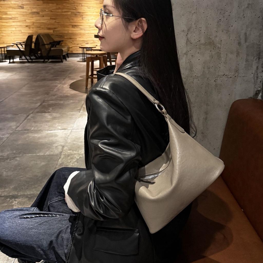 2025 First-layer Vegetable Tanned Cowhide Retro Underarm Classic Hobo Bag Spring and Summer Versatile Shoulder Messenger Bag Bag
