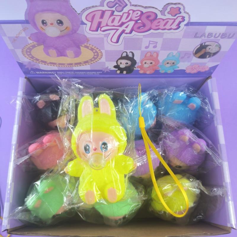 

1PC Stylish & Cute Squeeze Toy Stress Relief Toy Slow-Rising Keychain Toy Bag Charm Ultimate Stress Reliever 1PC