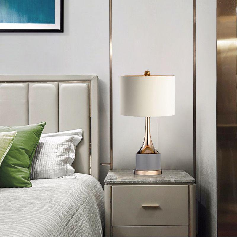 American modern creative desk lamp model room, simple bedroom, living room, art designer decorative desk lamp