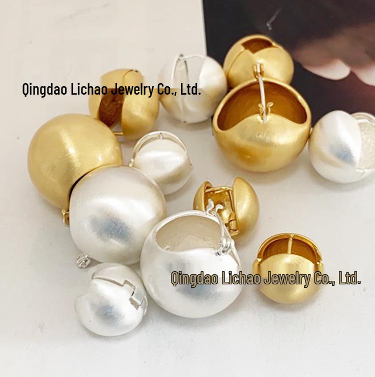 Savi Blogger Silver Brushed Metal Ball Earrings for Cold Wind Temperament