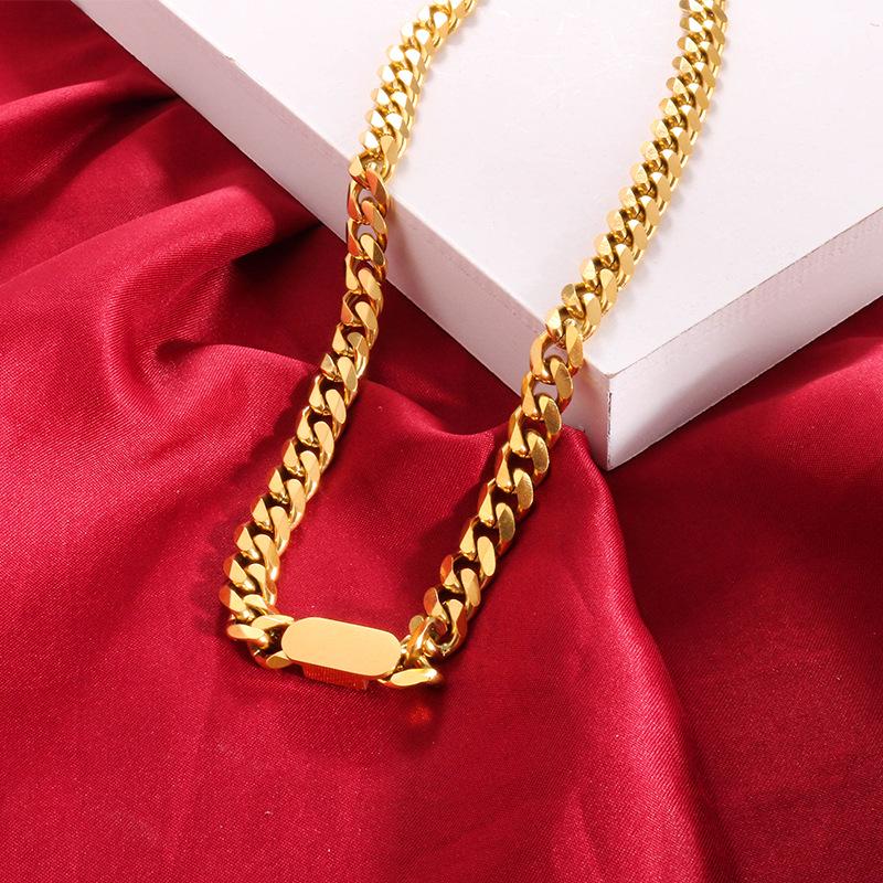 Bold Hip-Hop Titanium Steel Necklace: Gold Exaggerated Clavicle Chain