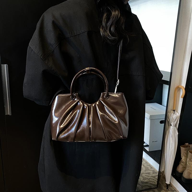 2025 pleated cloud bag new oblique span large-capacity bag single shoulder portable women's autumn and winter women's bag