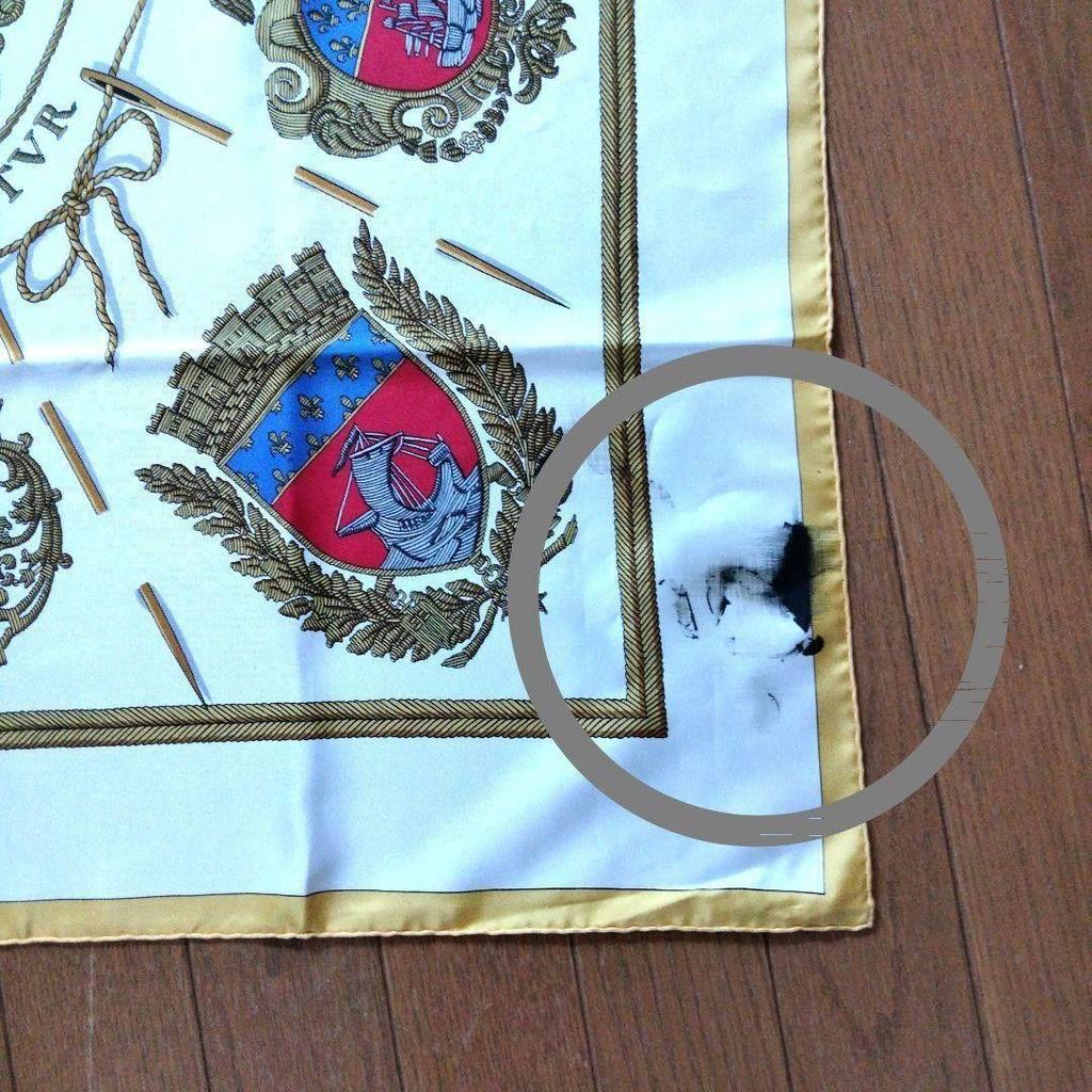 Used HERMES Paris Emblem Carre 90 Silk Large Scarf Stole White