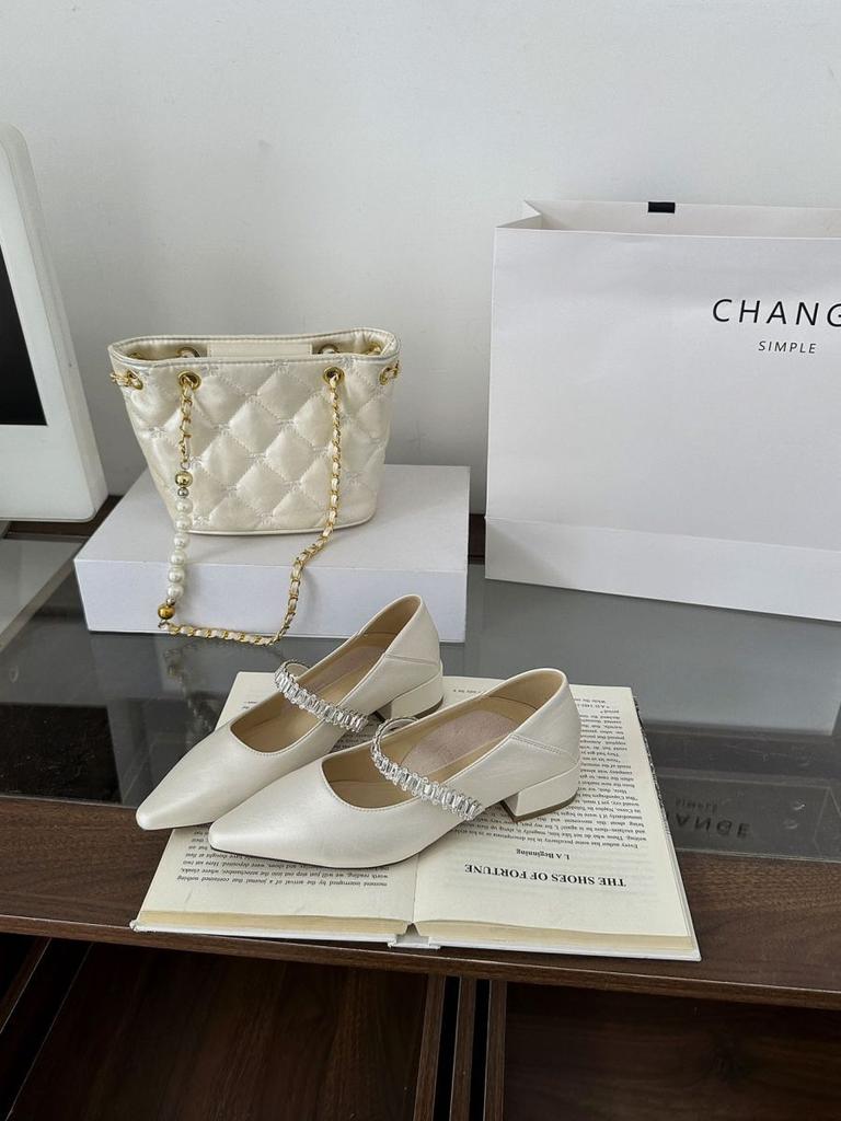 Rhinestone thick heel pointed single shoes women's 2025 new model with skirt temperament fashionable foreign style one pedal Mary Jane women's shoes