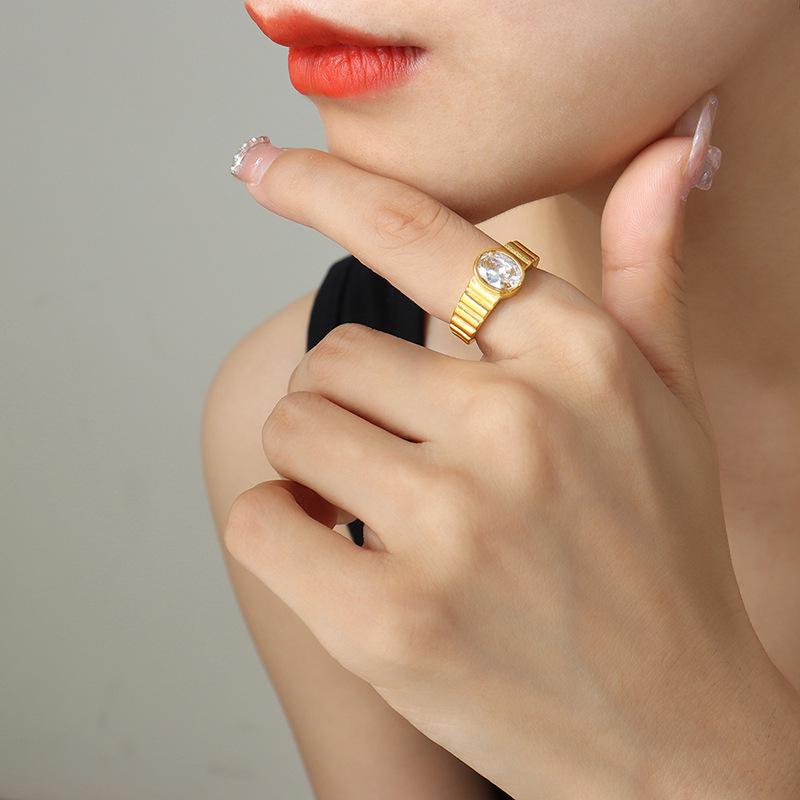 Retro Gold-Plated French Ring with White & Green Cubic Zirconia