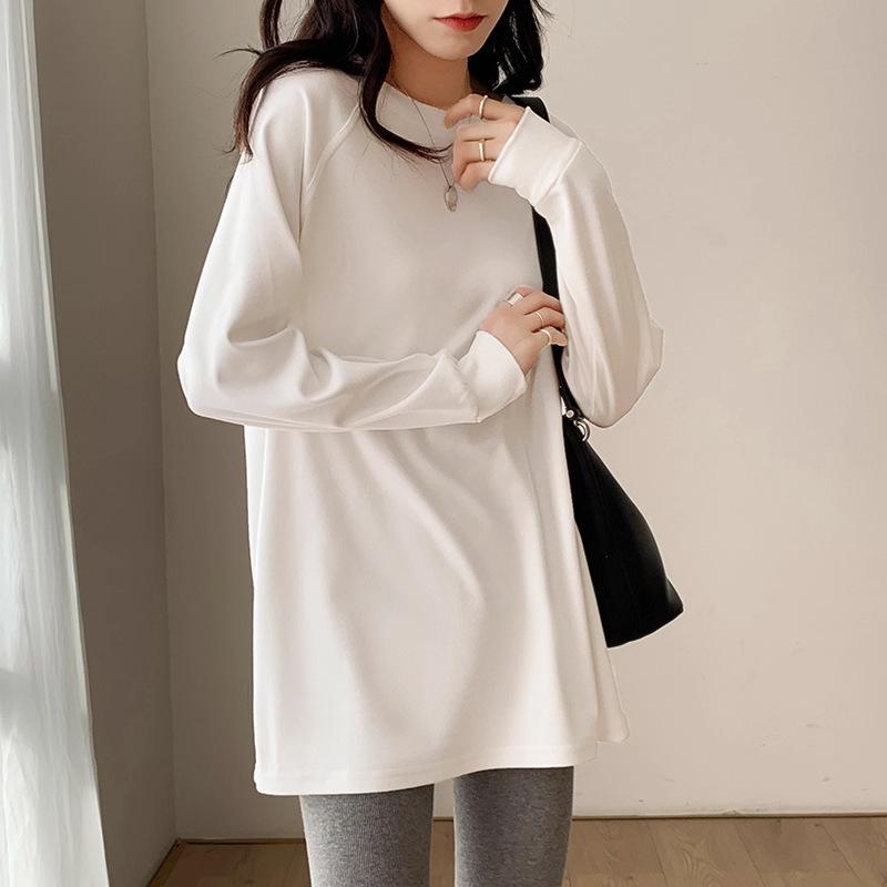 Women's European-Style White Pure Cotton Long-Sleeved T-Shirt, Plus Size Slimming Base Shirt for Autumn/Winter - Loose and Lazy Fit (6173).