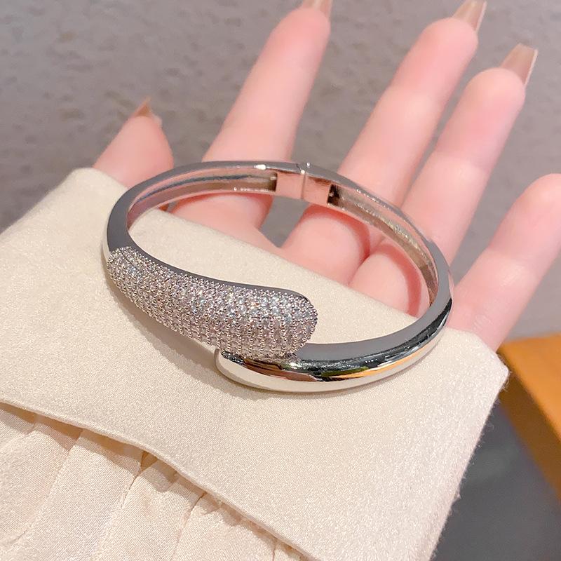 New French Light Luxury Retro Bracelet Women s Fashion Unique and Versatile Design Bracelet One Size(18CM~21CM)