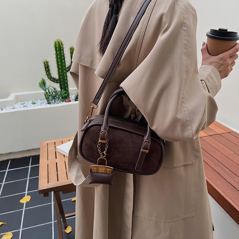 Popular Autumn and Winter Retro Underarm Bowling Bag Women's Niche Bag Black Bag