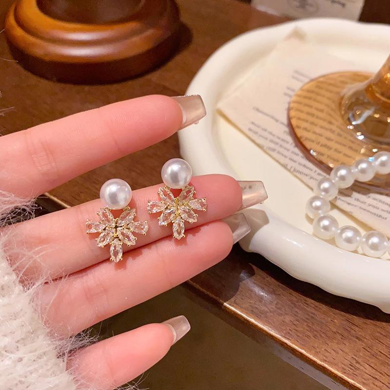 

Элегантные серьги с кленовым листом из циркония и жемчугом для женщин — модные, универсальные и высококачественные