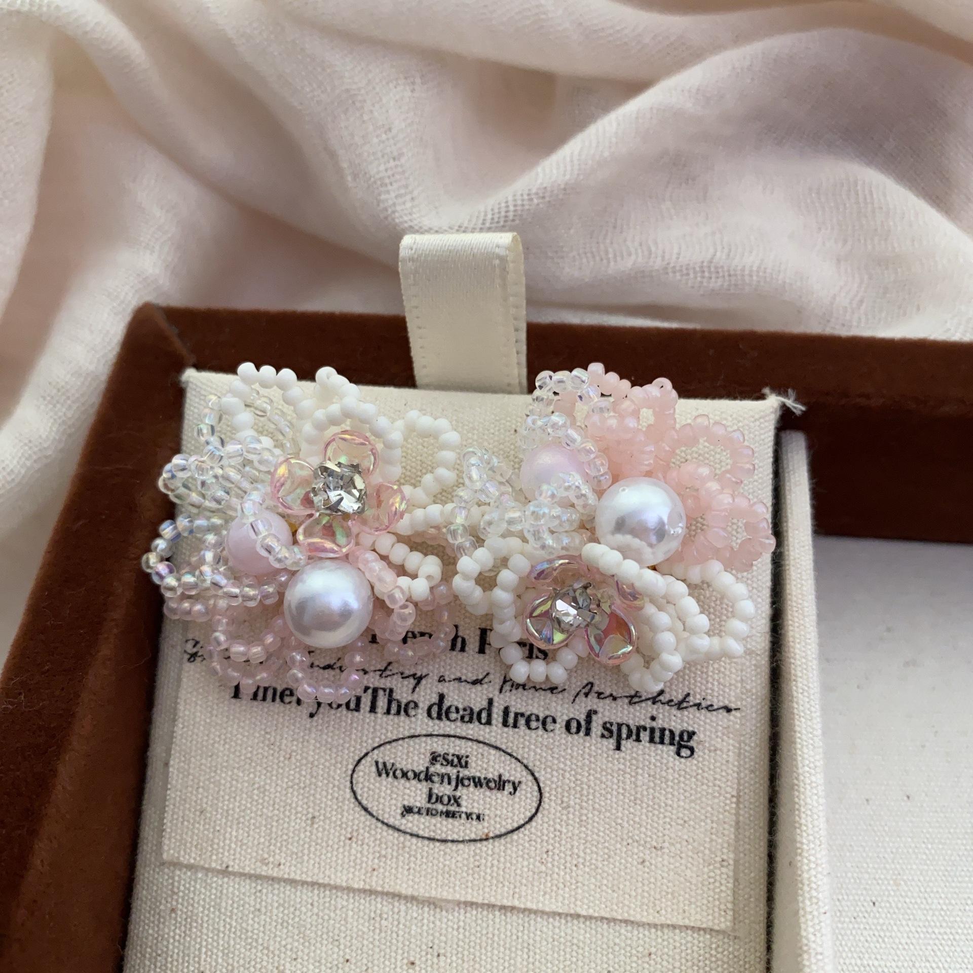 

Gentle wind super fairy flower beaded stud earrings purple pearl high sense French personality handmade temperament earrings earrings