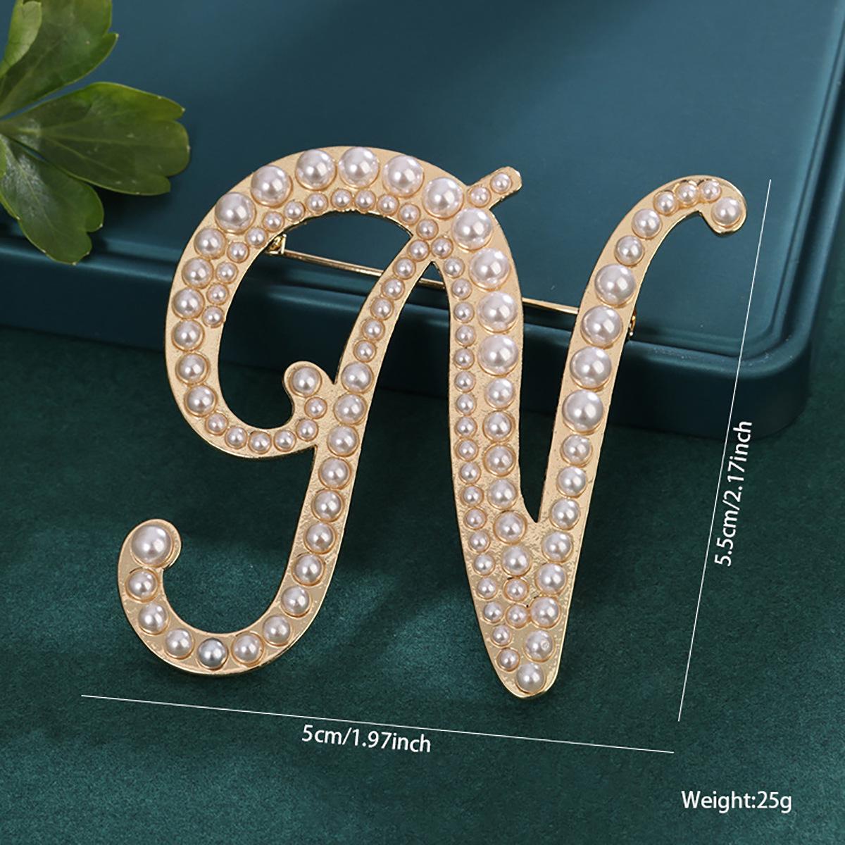 

Жемчужные броши с буквами алфавита: Ретро значки с буквами для одежды и вырезов.