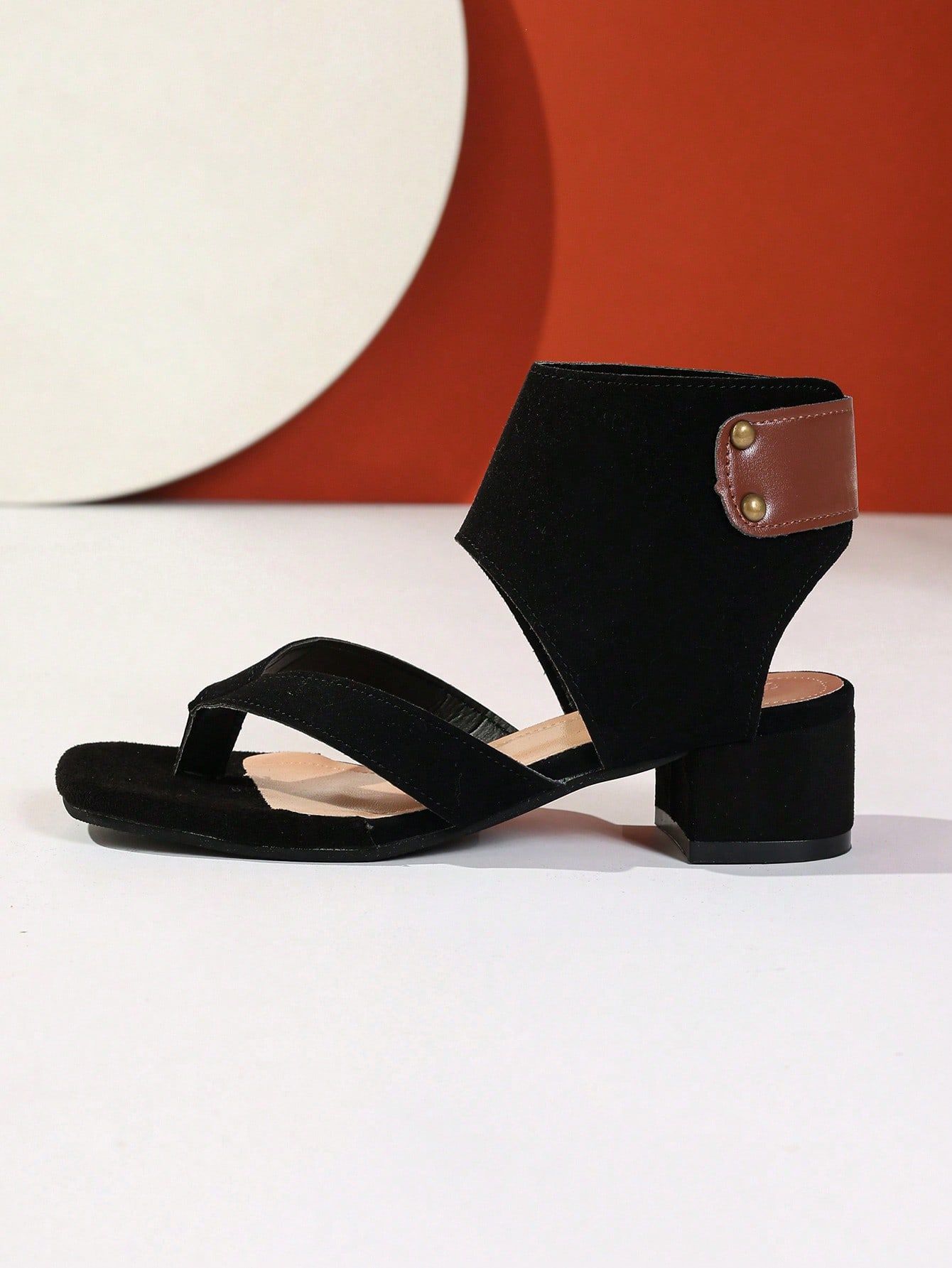 

In the summer of 2025, the new square head hollow herringbone solid color wind large size women s thick high-heeled sandals 43 чёрный