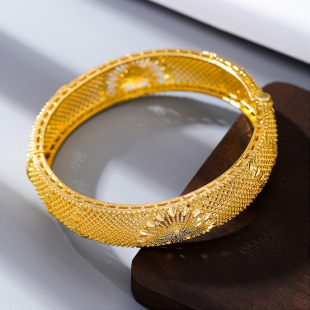 Vintage Golden Hollowed-Out Peacock Floral Patterns Bangle for Men Women Fashion Creative Design Bangle Party Jewelry Gifts