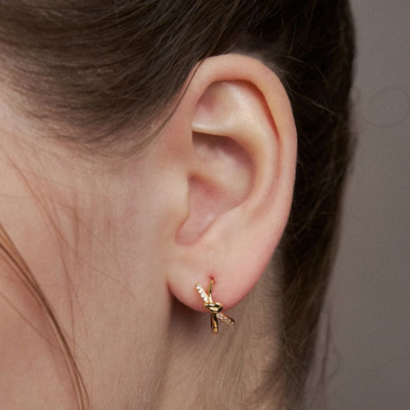 Hei ribbon knot one-touch earring