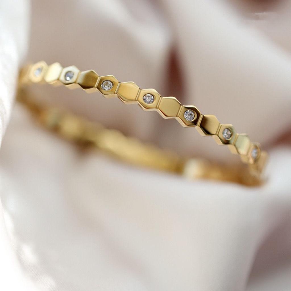 Women's High-End Starry Sky Silver Titanium Steel Bracelet - Versatile, Fade-Resistant, Full Diamond Stainless Steel Plain Band.