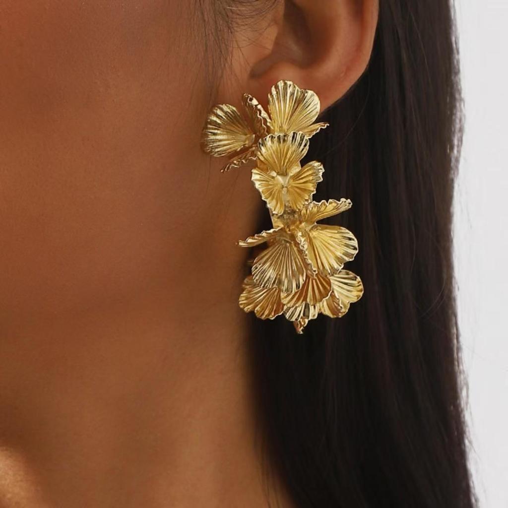 Europäische und amerikanische Retro 3D Blumen C-förmige Ohrringe - Damen Exaggerated Style Schmuck