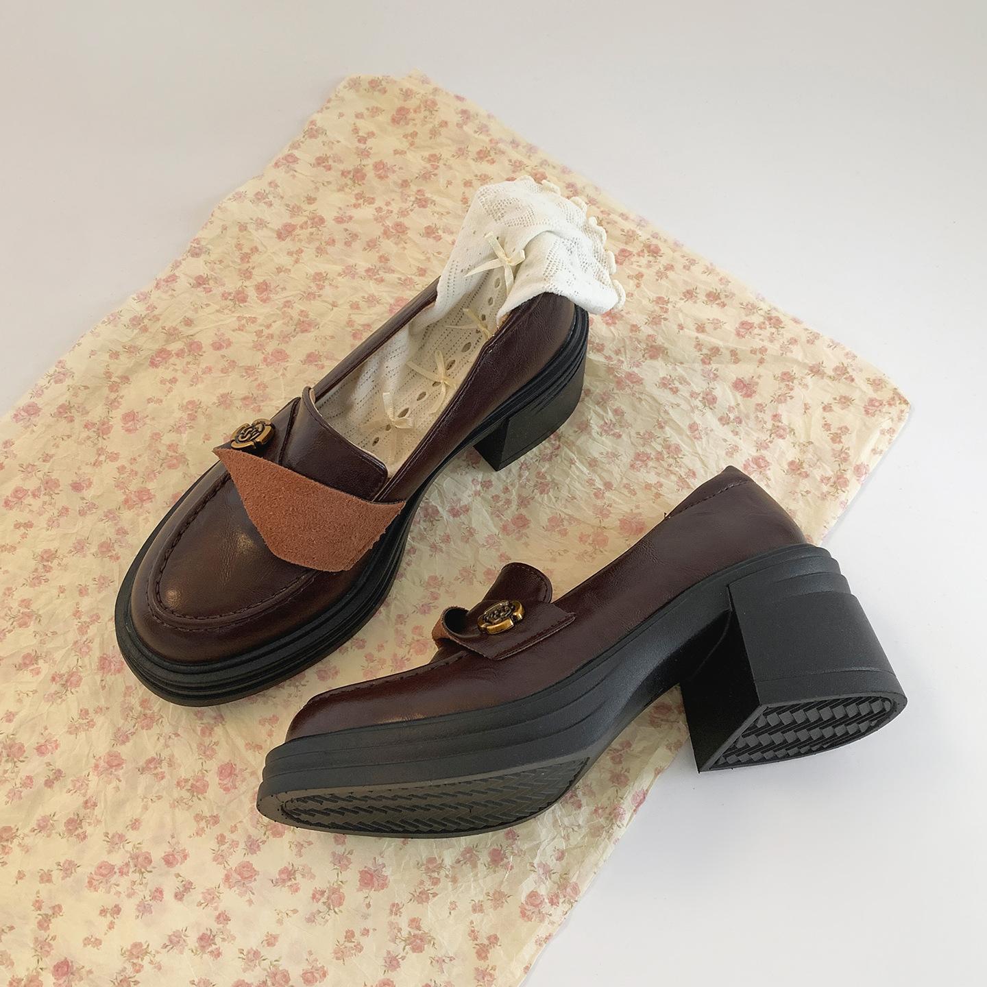 

Retro black British style thick heel platform small leather shoes women s 2025 new summer skirt versatile loafer single shoes 39 коричневый