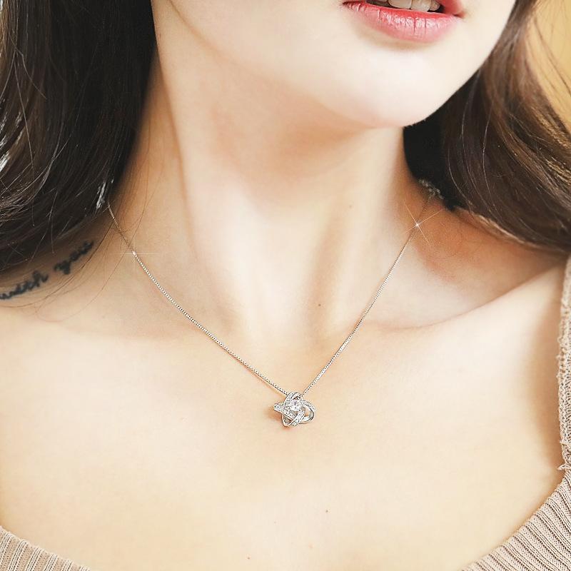 S925 Sterling Silver Živý čtyřlístek Temperament Náhrdelník Dámský japonský a korejský Mori System Jednoduchý Niche Fashion Propletený přívěsek