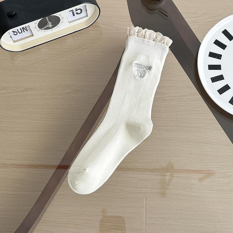 

Female Spring and Autumn Tide Lace Letter Embroidery In The Cylinder Pile Socks 1 pair