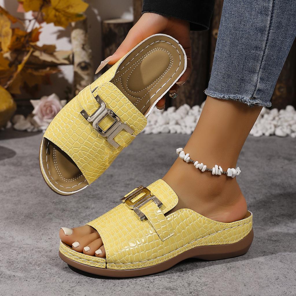 Fashion Summer Women Slippers Casual Flat Heel Shoes Women Lightweight Comfortable Sports Slippers Outdoor Slip On Sandals Slides Women