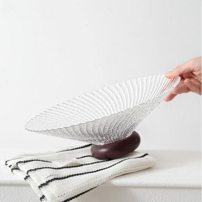Luxury Glass Fruit Bowl for Coffee Table: High-End Reception Tray for Snacks, Nuts, and Dried Fruits.