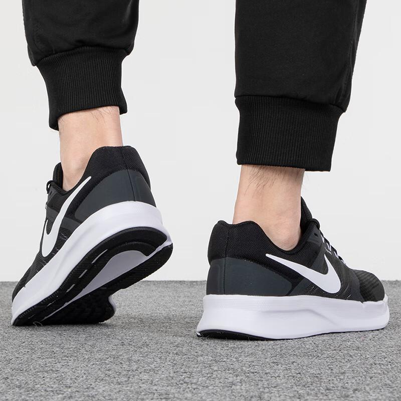 Nike Men's DR2695 Running Shoes
