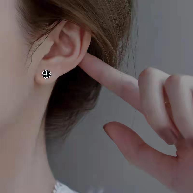 Black Four-Leaf Clover Stud Earrings For Women, Earrings Temperament Personality Simple And Versatile Earrings