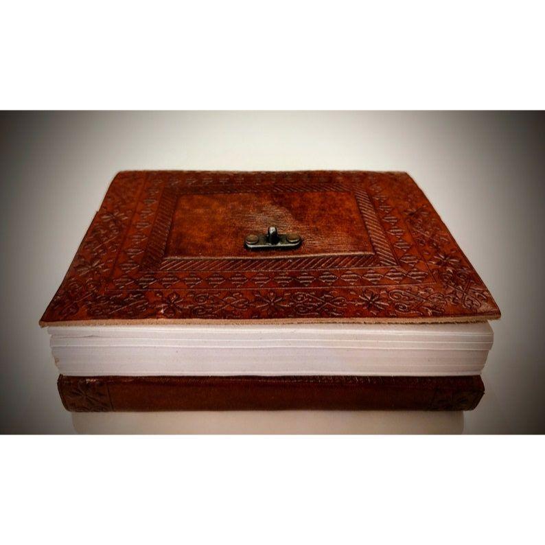 Caiet cu încuietori maro încuiat din piele vintage lucrat manual în relief - Cartea umbrelor realizată manual - Jurnal de scris unisex - Jurnal reîncărcat