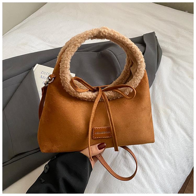 

Simple foreign style handbag women s 2025 winter new trendy fashion versatile shoulder bag casual commuter messenger bag коричневый