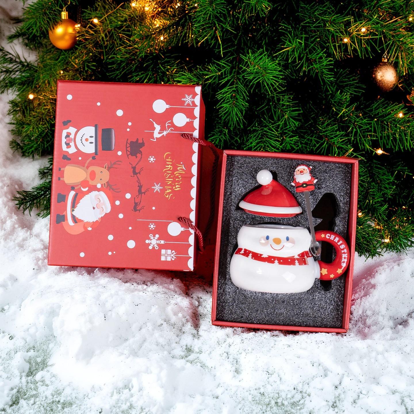 

Christmas Ceramic Cup with Lid Spoon Large Capacity Cartoon Christmas Mug Home Holiday Atmosphere Gift 400ml
