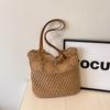 Handgehäkelte Tragetasche für Damen Sommer Strandurlaub Stil Große Kapazität Strohgewebte Umhängetasche Lässiges Mode Design