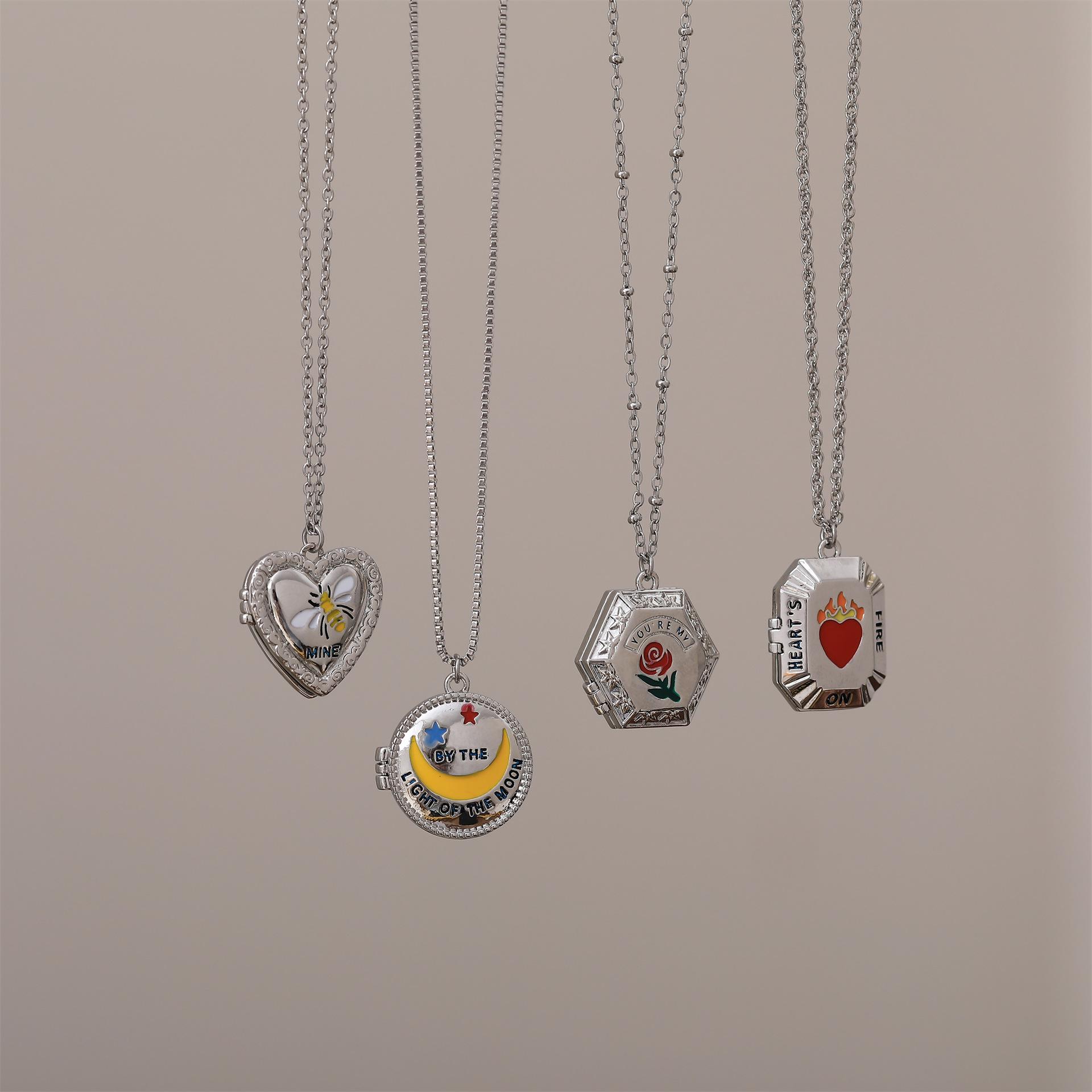 

Trendy Personality Y2K Wind Necklace Female, Can Open And Close Photo Album Moon Rose Drip Oil Necklace