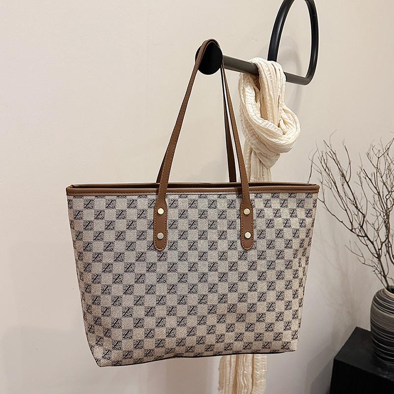 

Premium texture large-capacity bag women s 2025 new shoulder bag autumn and winter retro work versatile tote bag