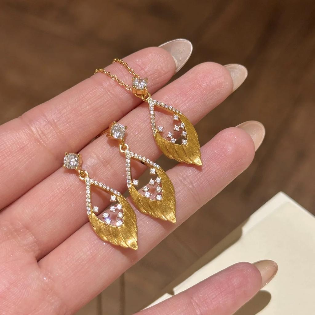 Vintage Mercerized Wing Necklace Earrings, High-End Design Brushed Feather Set, Pull-Up Collar Jewelry.